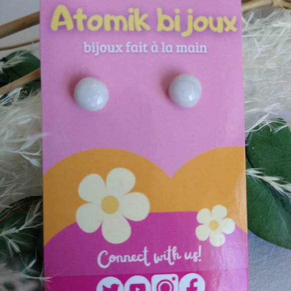 Handmade white polymer clay earrings. Boucles d'oreilles fait à la main - Picture 2 of 7